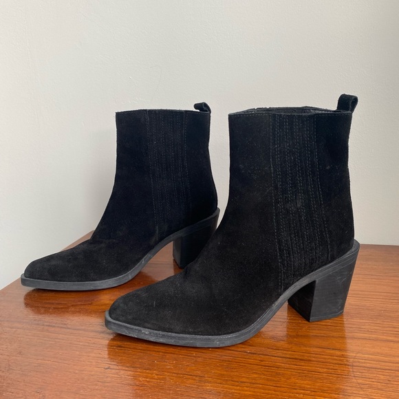 Suede Black Heel Boots with removable strap - Picture 11 of 16